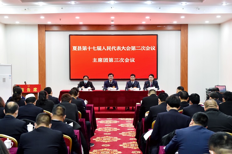 县委常委,组织部部长薛伟科,县人大常委会副主任尚靖宇在主席台就坐